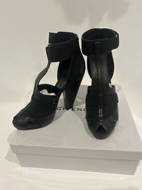 Givenchy Riccardo Tisci Black Leather Vaccarello Cutout Peep Toe Heels EU 38.5